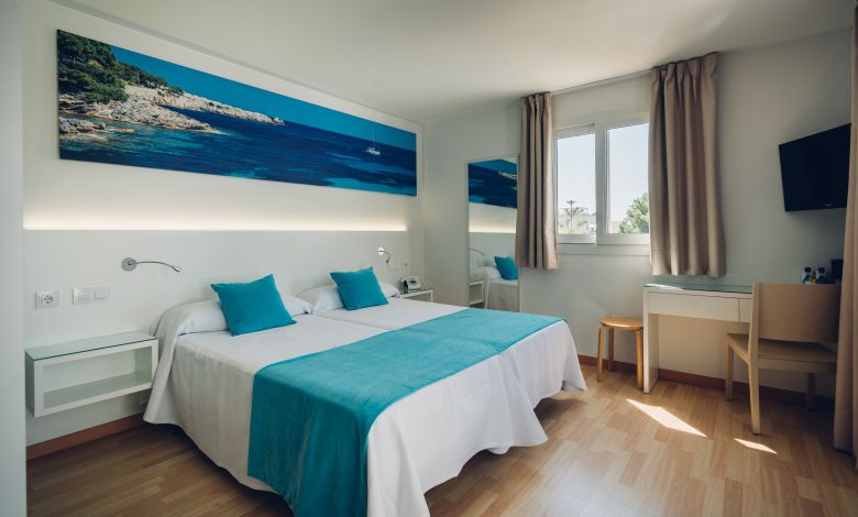 Superior-Doppelzimmer mit Blick auf den Pool