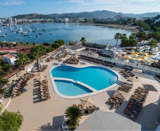 THB OCEAN BEACH GENIET VAN IBIZA